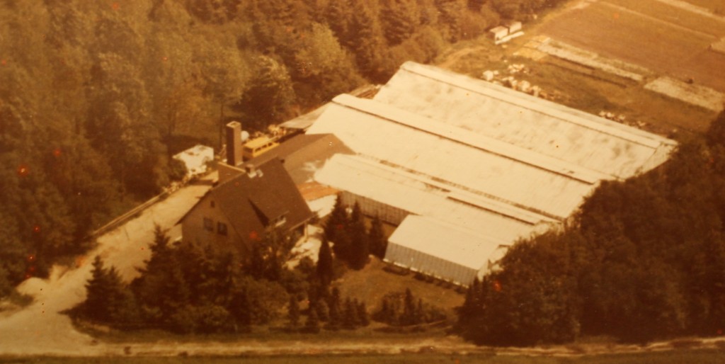 Familie Ritter vor dem Gewächshaus